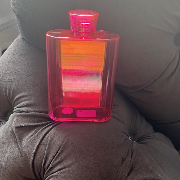 Bright pink drinking  flask - Picture 3 of 3